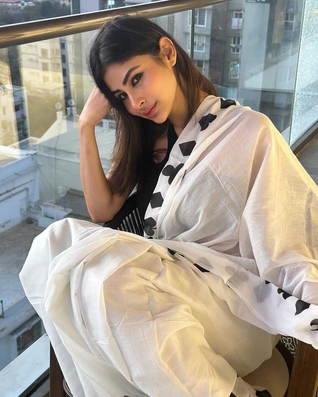 Chanderi Soft Kesh162 Vrt18 Sarees Bollywood Collections  Printed Chanderi White Mouni Roy Lightweight Sarees