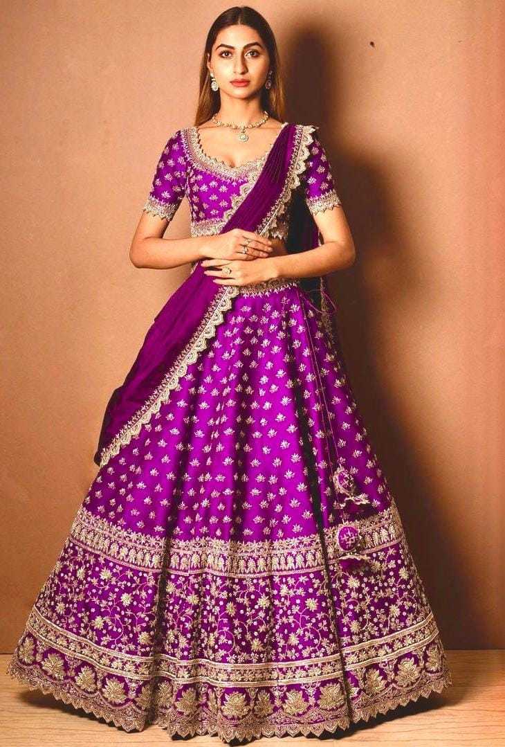 Chinon Silk Rtx 5600  Lehengas