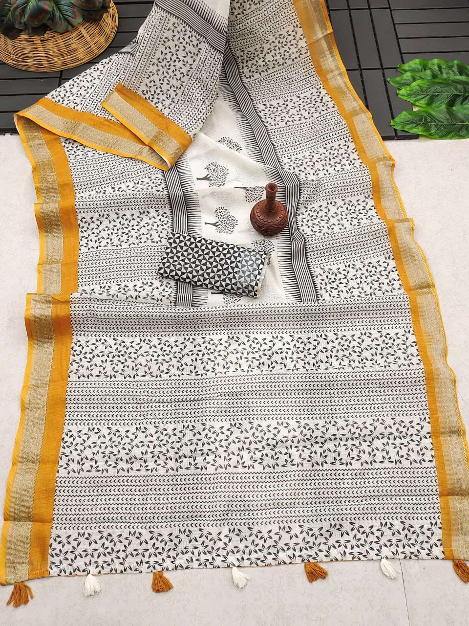 Cotton Srrt Linen Cotton1 Sarees  Printed Ladies Cotton Linen Sarees