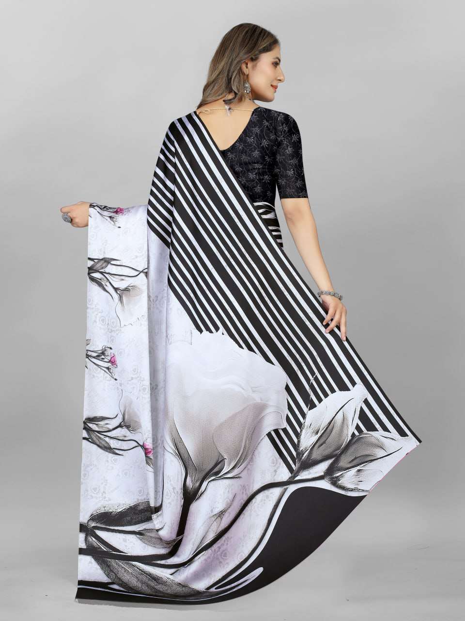 Crepe Srrt Japan Crape4 Sarees  Printed Ladies Crepe Satin Sarees