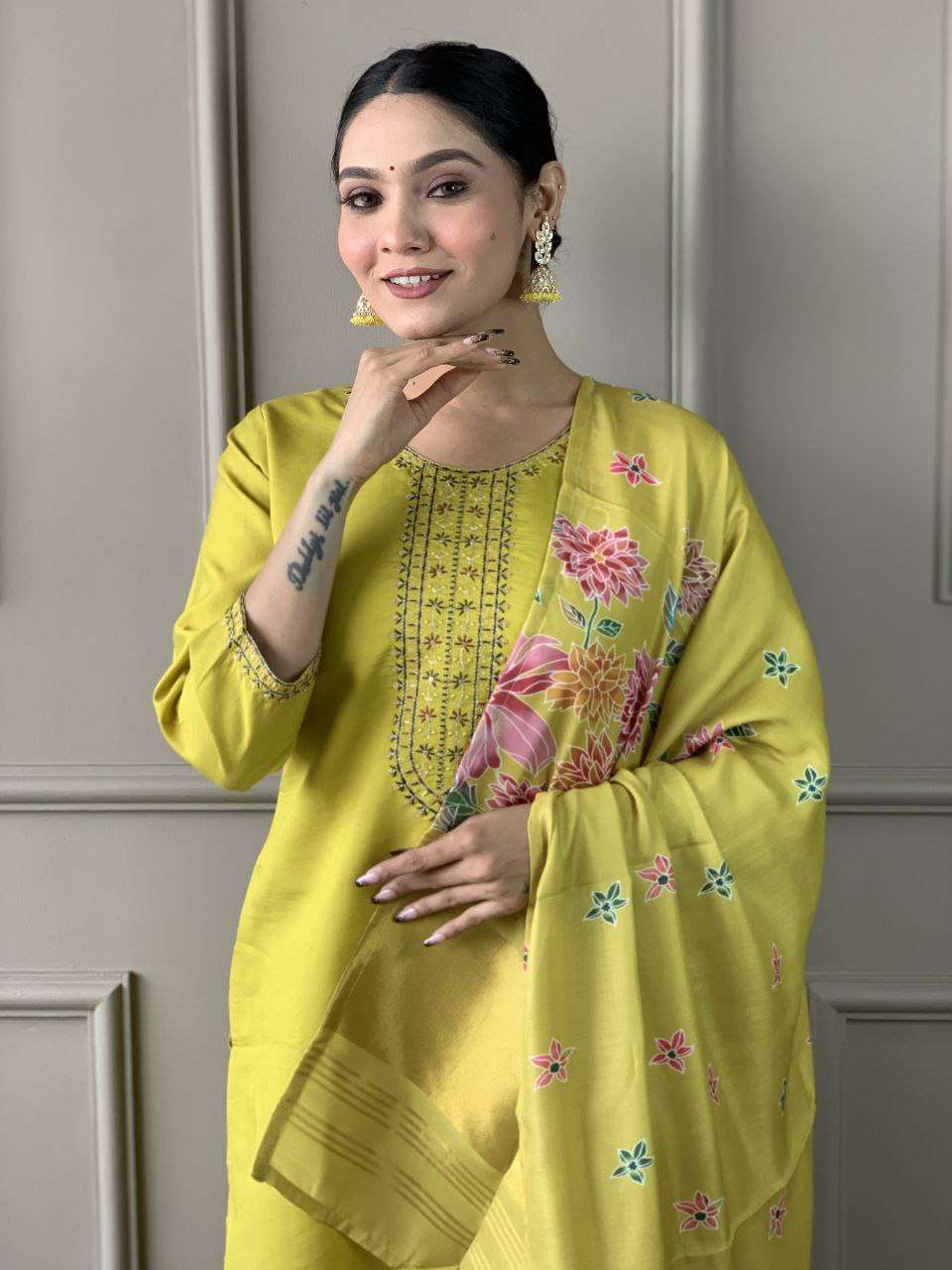 Heavy Roman Silk Smc Sofia Suits & Dresses  Embroidery Ladies Salwar Suits