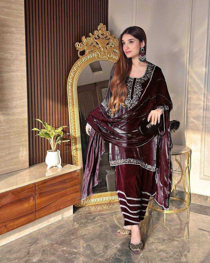 Jimmy Choo Kesh149 1263 Suits & Dresses  Pakistani Kashmiri Palazzo Ladies Silk Suits