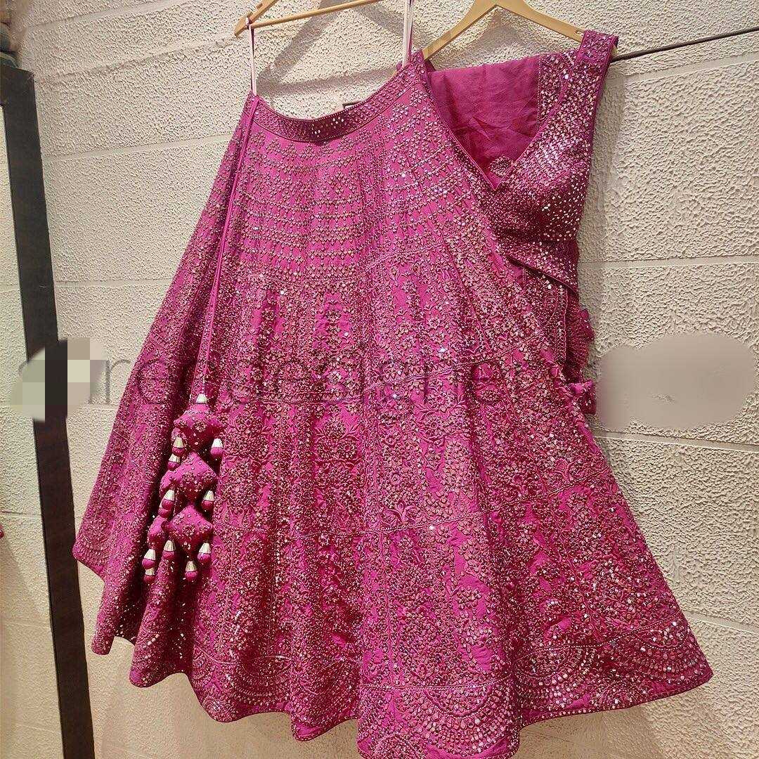 Soft Tapeta Silk Amt 1006  Lehengas