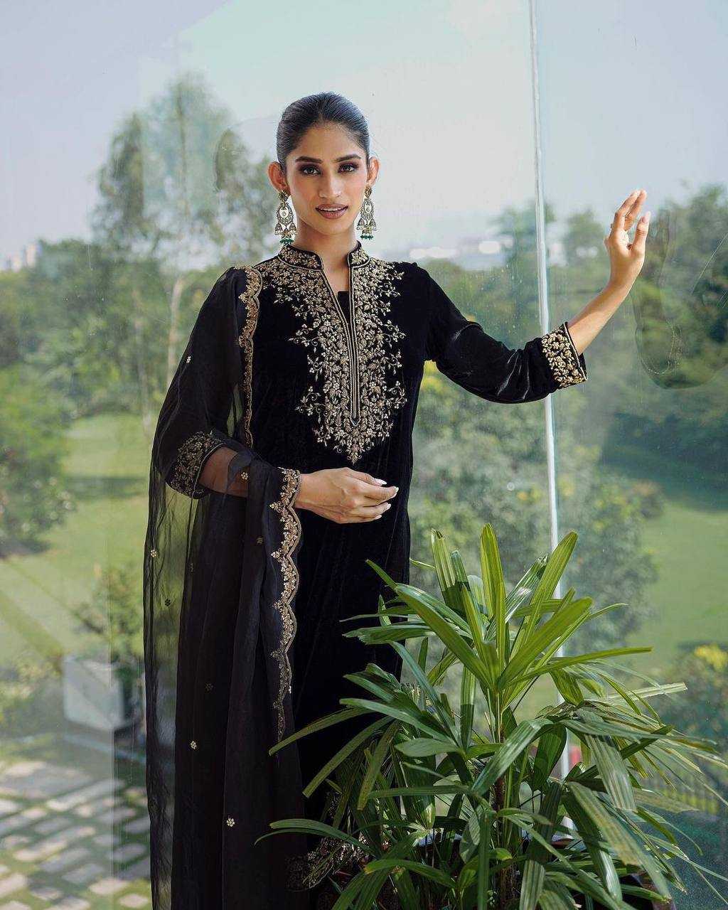 Velvet Kesh124 778 Suits & Dresses Islamic Clothing  Pakistani Velvet Embroidery Ladies Silk Ladies Party Wear Suits