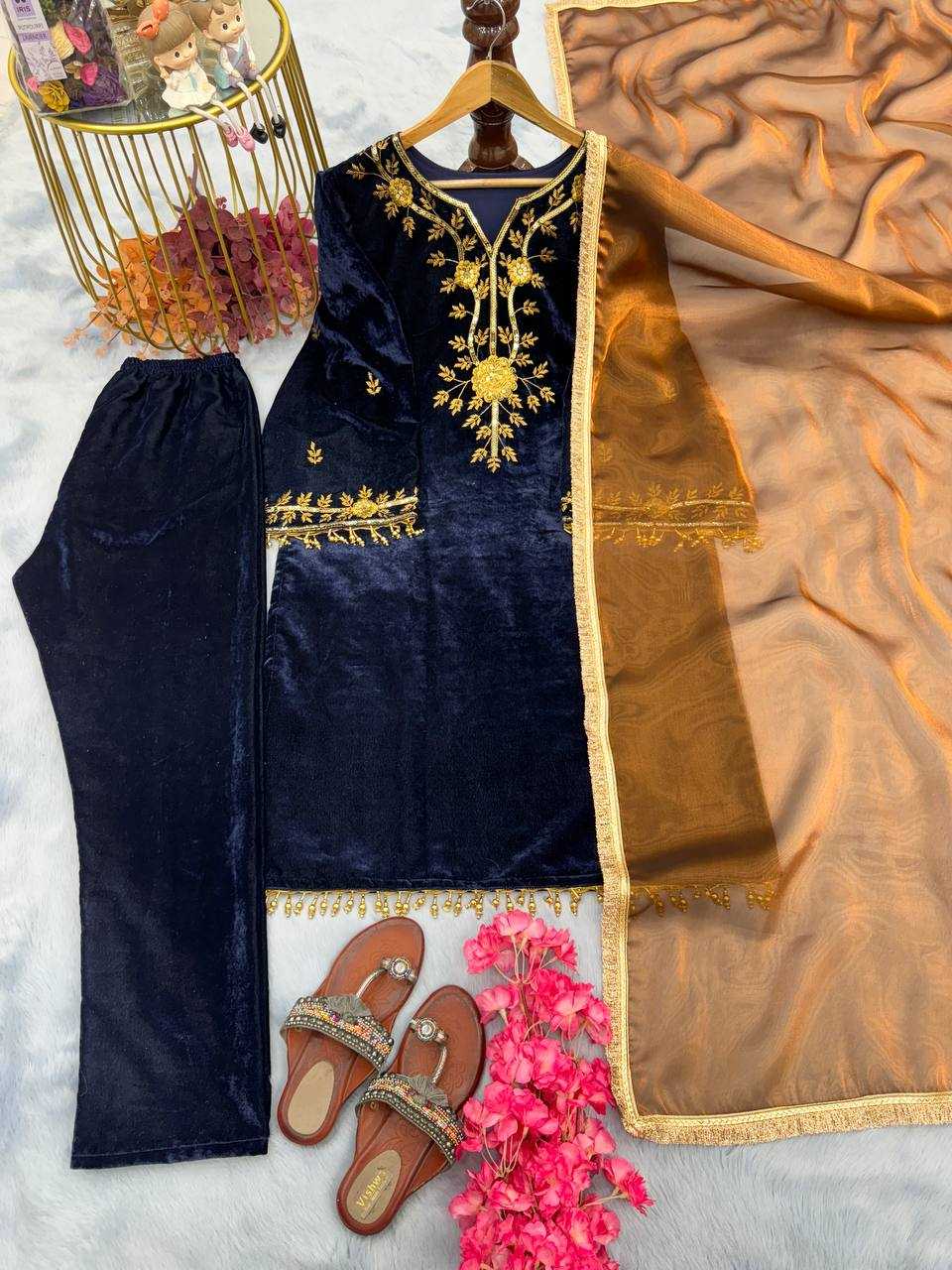 Velvet Kesh141 1066 Suits & Dresses Islamic Clothing  Embroidery Pakistani Velvet Kashmiri Ladies Silk Suits