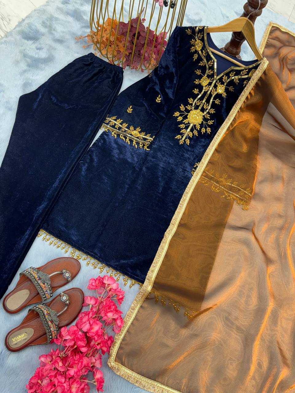 Velvet Kesh141 1066 Suits & Dresses Islamic Clothing  Embroidery Pakistani Velvet Kashmiri Ladies Silk Suits