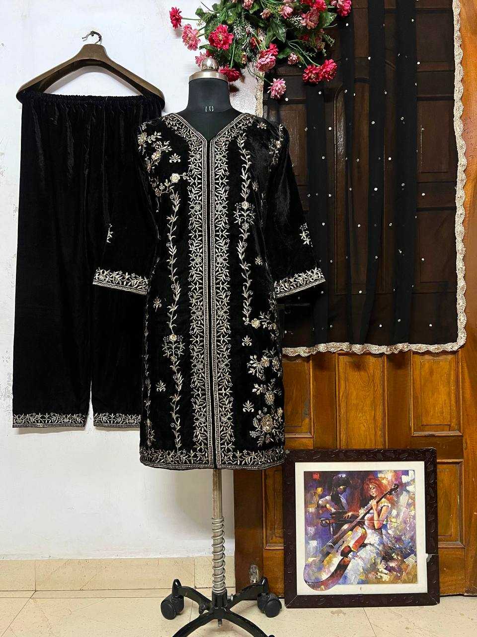 Velvet Kesh149 1316 Suits & Dresses Islamic Clothing  Pakistani Velvet Embroidery Palazzo Ladies Silk Suit