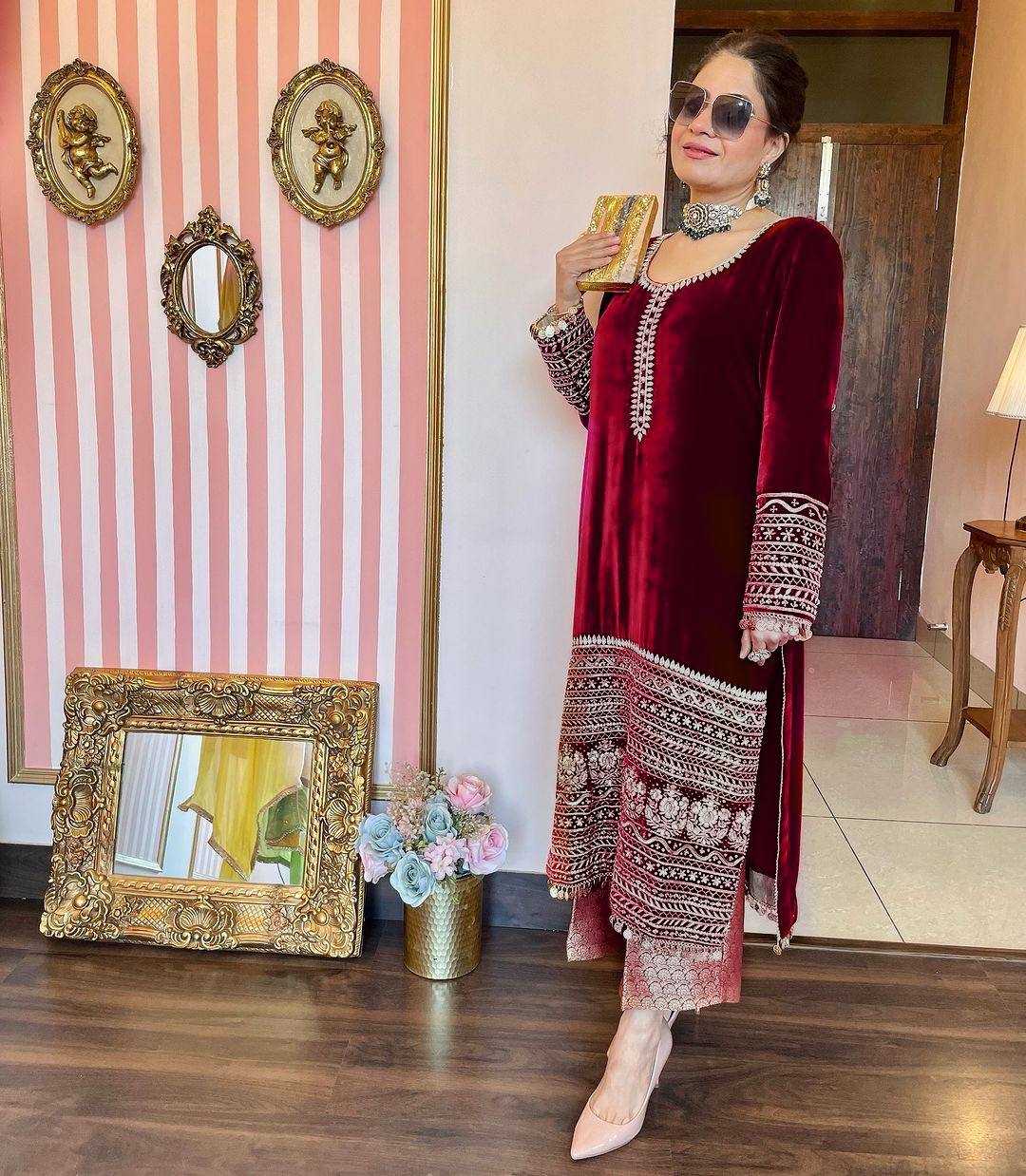 Velvet Kesh150 1188Suits & Dresses  Pakistani Kashmiri Velvet Embroidery Palazzo Ladies Silk Suits