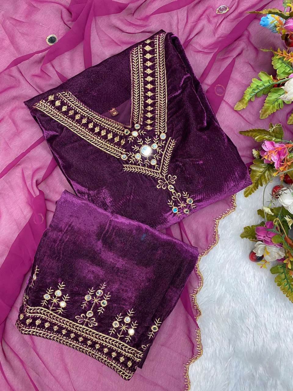 Velvet Rin141 1748 Suits & Dresses  Kashmiri Velvet Embroider Ladies Silk Suits